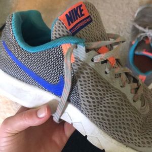 Nike Women’s Flex Experience Size 8!